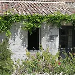 Le Moulin De La Borderie Bed & Breakfast 4*